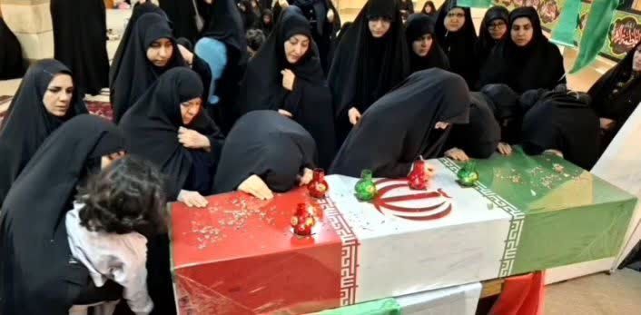 مراسم فاطمیه با حضور پیکر شهید گمنام در مدرسه علمیه سنندج 