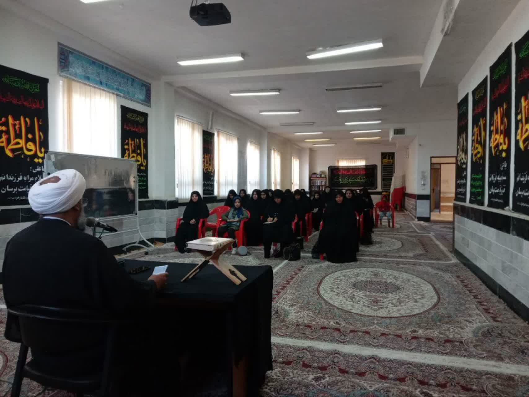 پرسشگری، کلید رشد علمی است / تأکید امام جمعه پلدختر در جلسه اخلاق عمومی مدرسه علمیه الزهرا