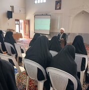 غفلت از کتاب جامعه را در معرض سطحی‌گرایی قرار می‌دهد