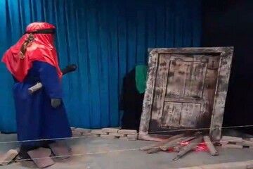 برپایی نمایشگاه یاس کبود در مدرسه علمیه مشگین‌شهر