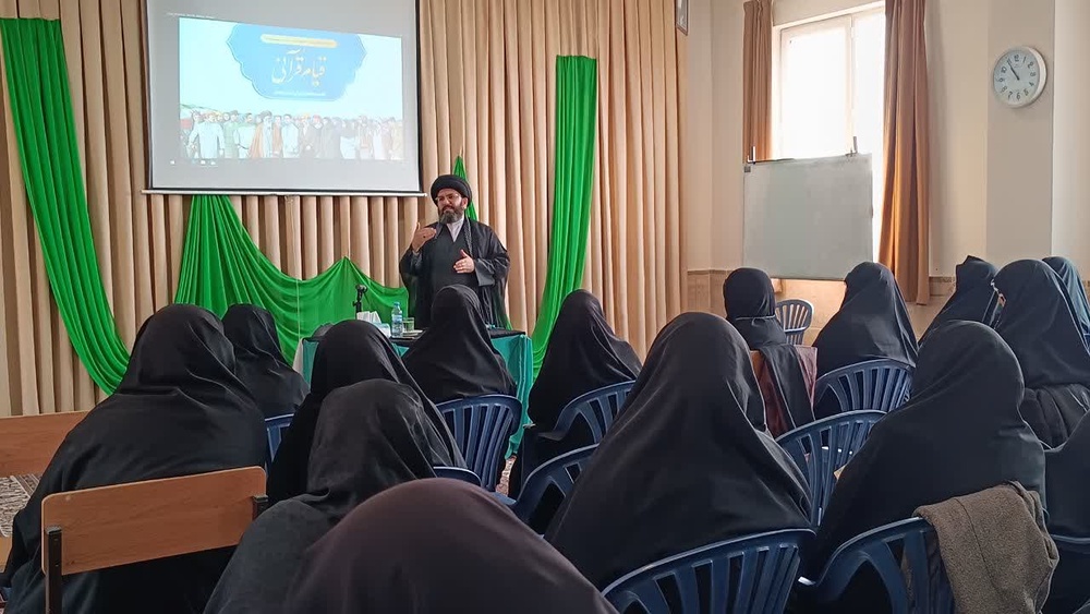 دومین نشست قیام قرآنی؛ گامی نو در توسعه جلسات خانگی قرآن کریم