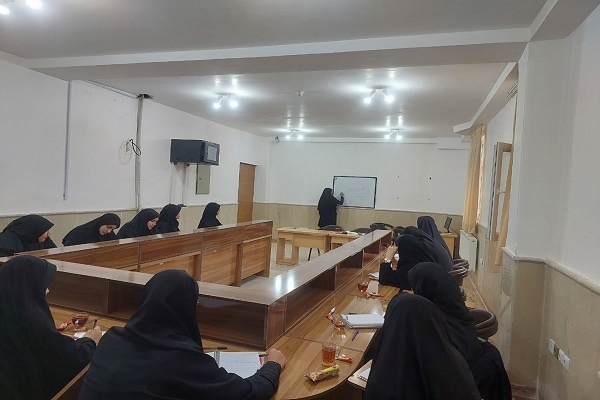 برگزاری کارگاه تکنیکهای مطالعه مفید در مدرسه علمیه خواهران پارسآباد