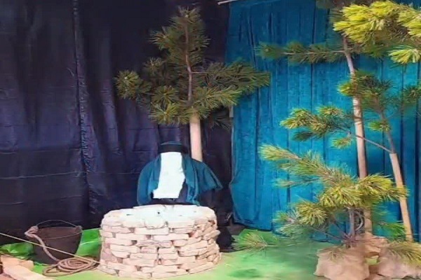 برپایی نمایشگاه یاس کبود در مدرسه علمیه مشگینشهر