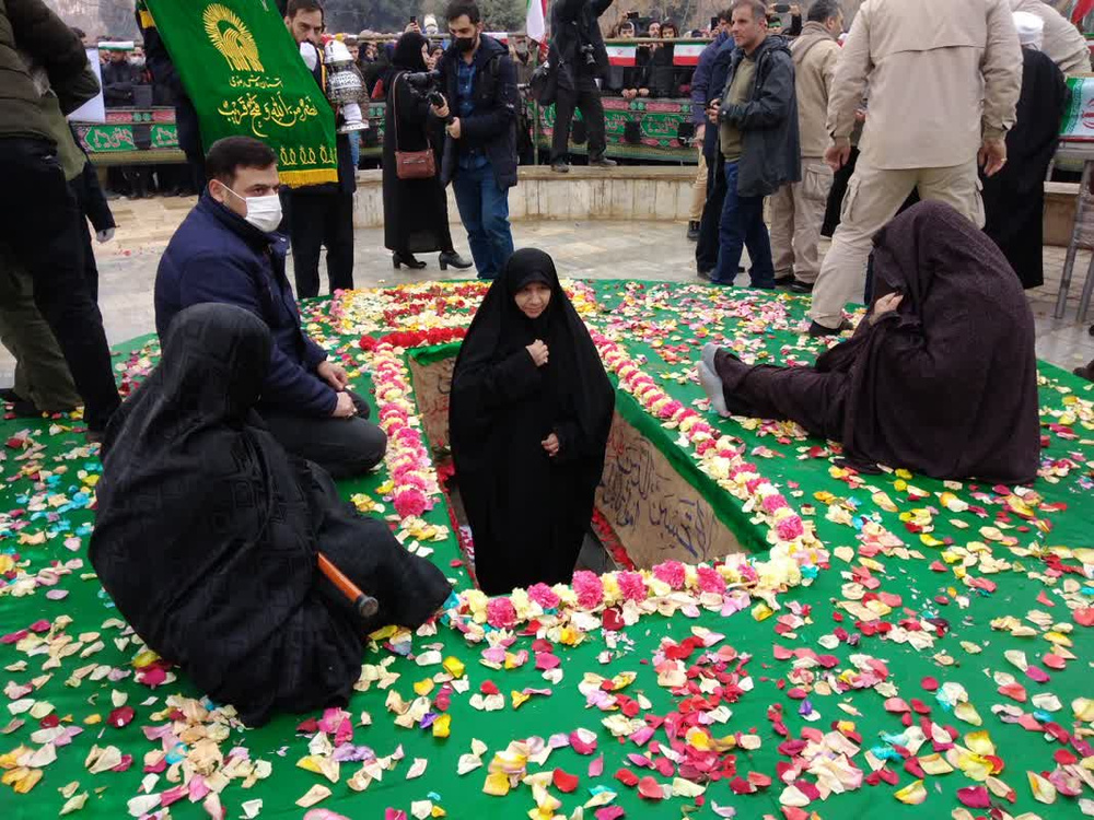 یادداشت| مادران و همسران شهدا؛ غرسکنندگان و بارورکنندگان نهال شهید