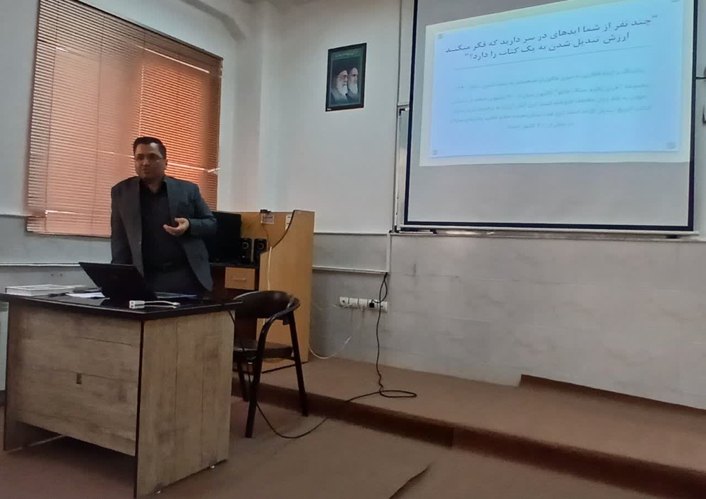 نویسنده قدرت تأثیرگذاری بیشتری در اجتماع و فرهنگ دارد