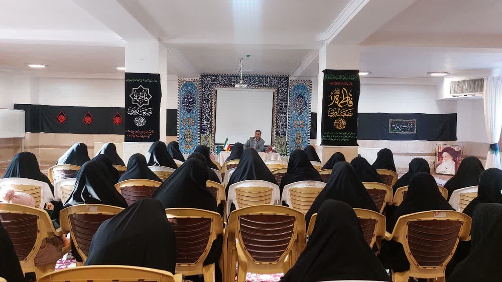 حراست از انقلاب اسلامی وظیفه مهم و اساسی حوزه‌های علمیه و روحانیت است