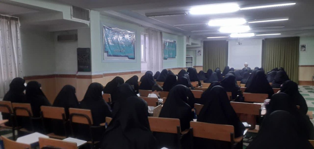 برگزاری نشست سیاسی اجتماعی در مدرسه علمیه تخصصی ایلام