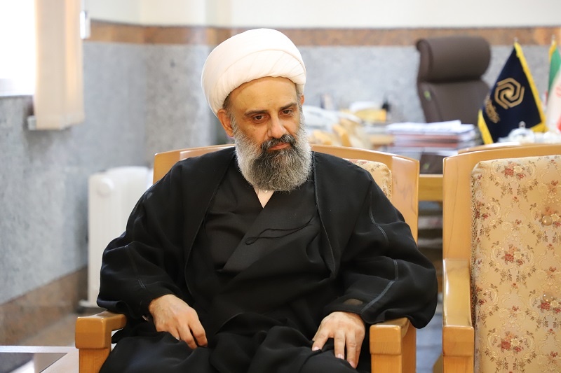 تقدیر مدیر حوزه های علمیه خواهران از خانم بیگدلی، همسر شهید بیات