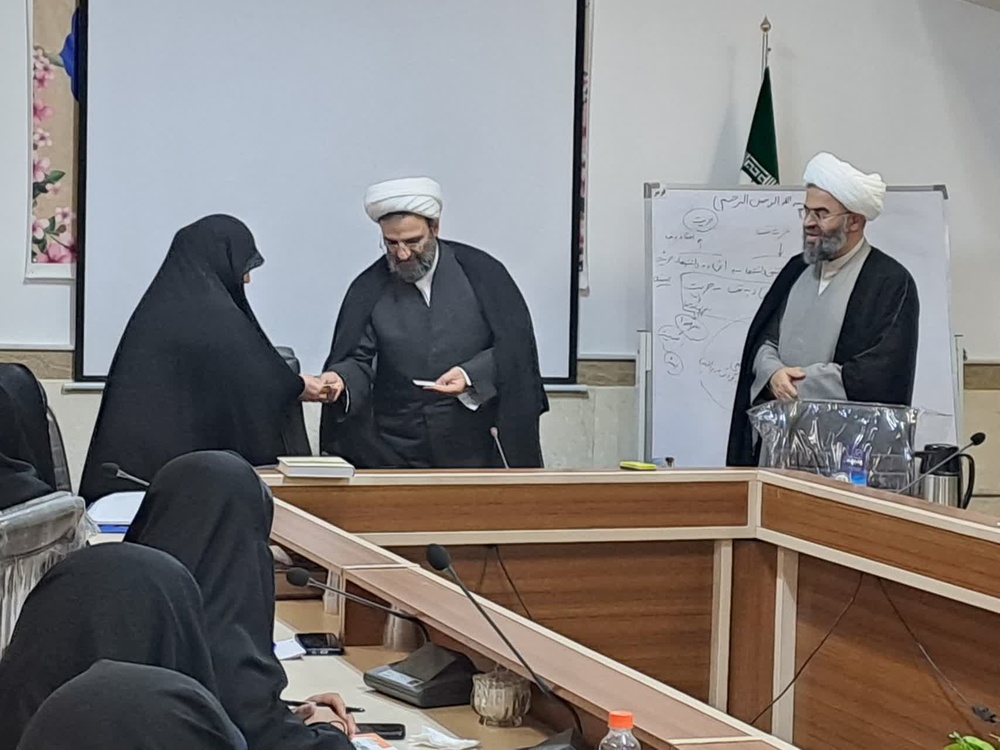 فصل رشد؛ گام دوم تربیت در حوزه‌های علمیه خواهران استان کردستان