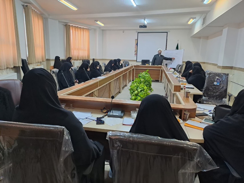فصل رشد؛ گام دوم تربیت در حوزه‌های علمیه خواهران استان کردستان