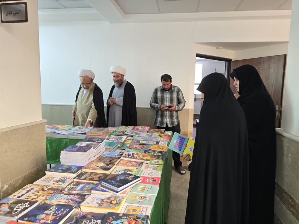 گامی تازه برای ترویج کتاب‌خوانی در مدرسه ریحانه‌الرسول(س) یزد