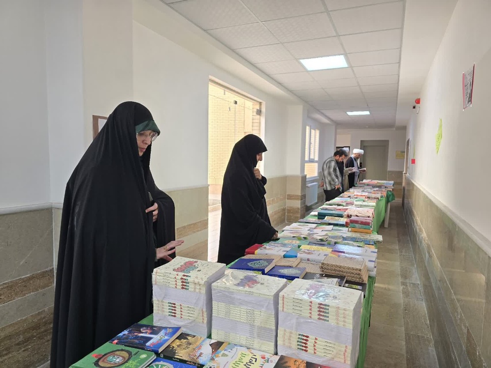 گامی تازه برای ترویج کتاب‌خوانی در مدرسه ریحانه‌الرسول(س) یزد