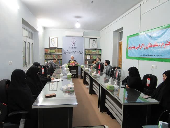 کرامت زن ماندگار است نه زیبایی ظاهری