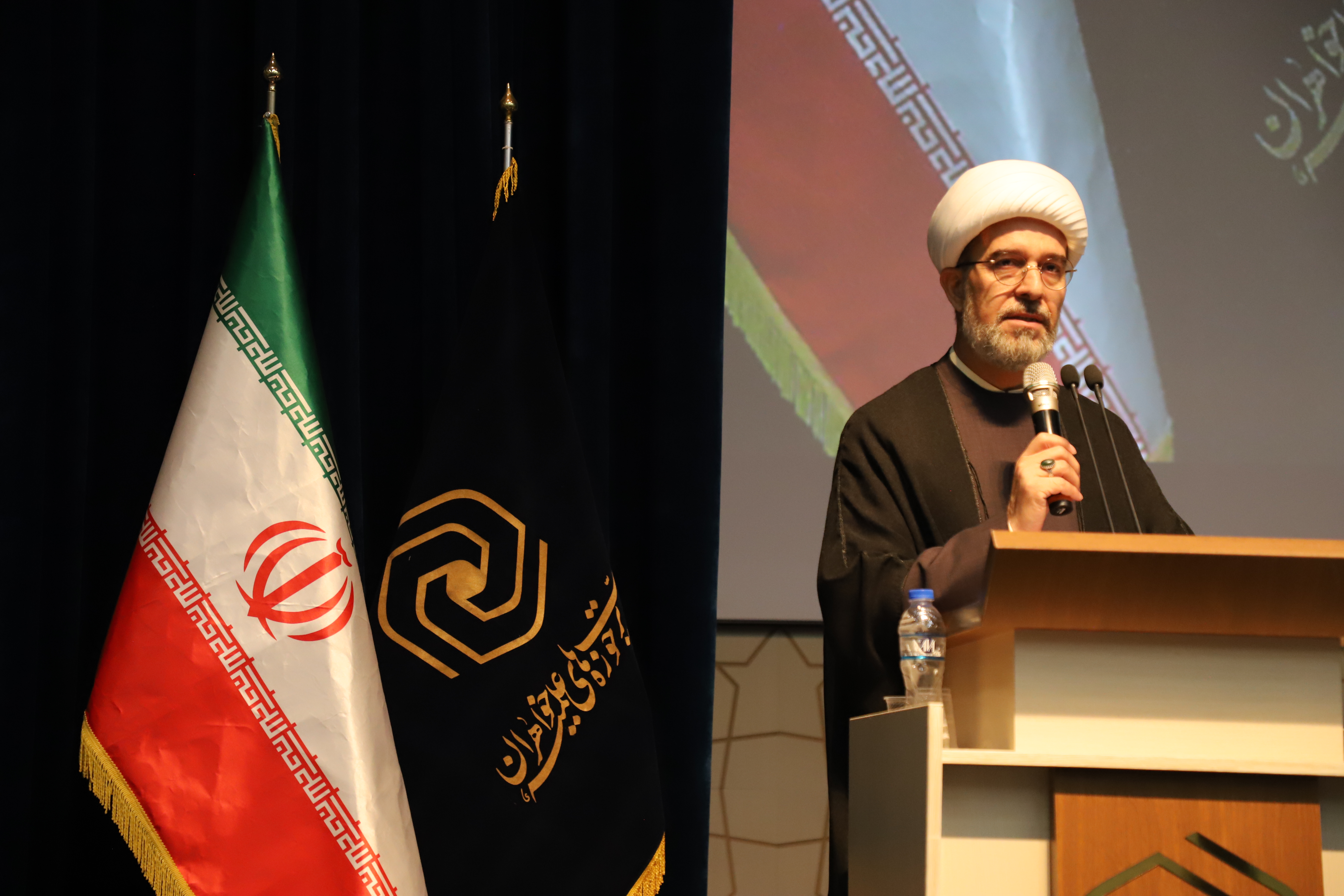 با حضور مدیر حوزههای علمیه خواهران، از کتاب «تجربه نگاری بانوان مبلغ موفق» رونمایی شد +تصاویر