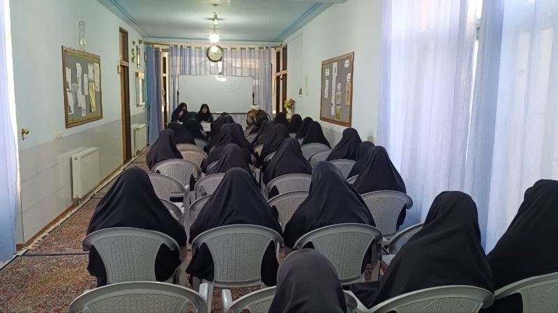 ایفای نقش حوزه در تولید محتوای دینی متناسب با زبان جوانان و حضور در شبکههای اجتماعی