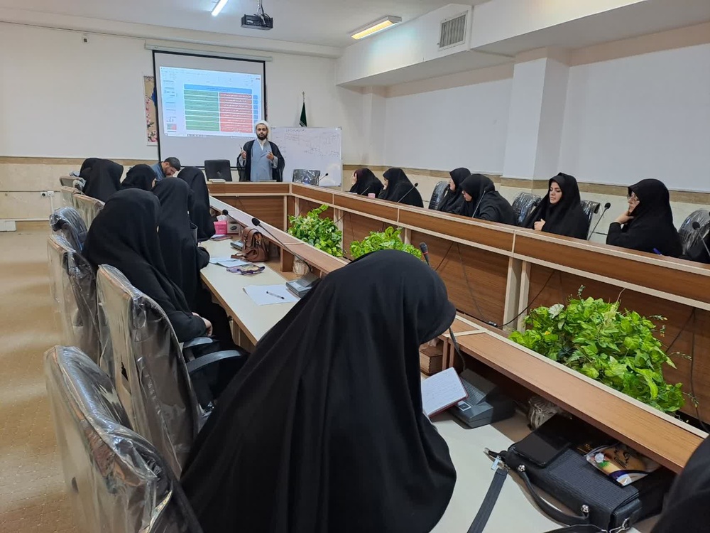 برگزاری دوره آموزشی «قیام قرآنی» با حضور طلاب مبلغ در سنندج 