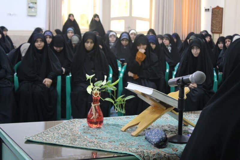 تسبیح حضرت زهرا کلید وسعت زمان است