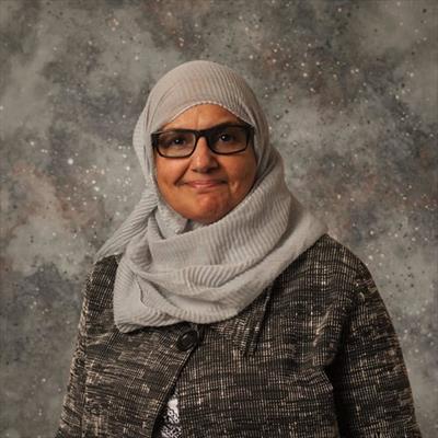 بانوی مسلمان آمریکایی مجبور شد از ملحفه برای رعایت حجاب خود استفاده کند