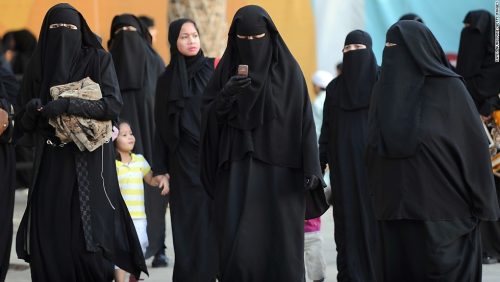 مقامات عربستان در صدد لغو قوانین حجاب اجباری!