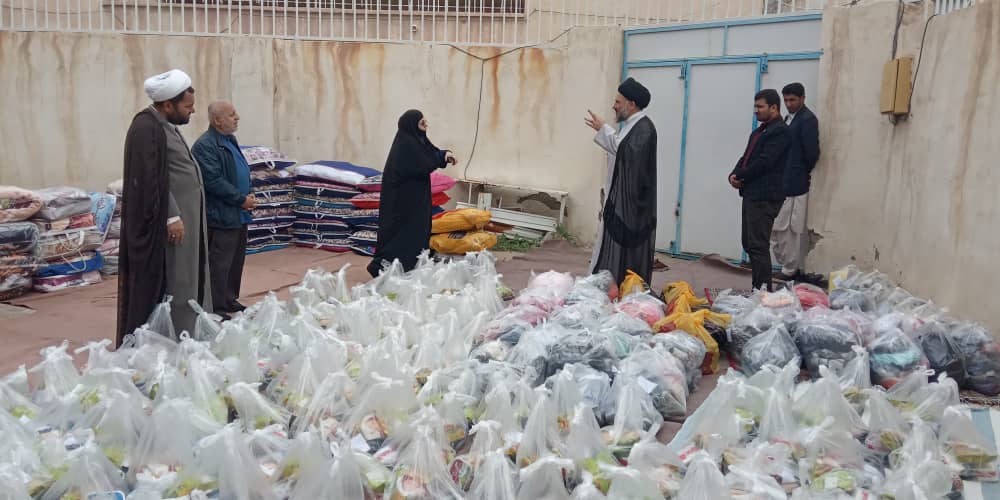 کمک رسانی حوزه علمیه زینبیه(س) شهرستان ایرانشهر به سیل زدگان سیستان و بلوچستان