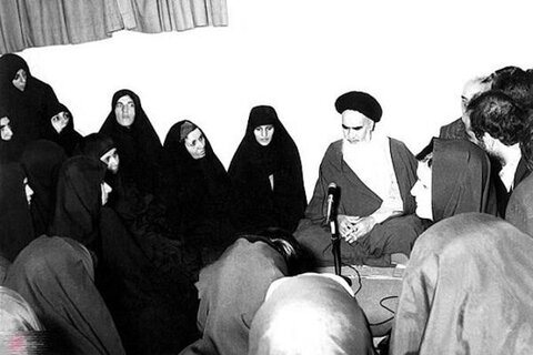 نگاه متعالی امام خمینی(ره) به زنان در مقابل دو نگاه غرب‌گرا و تحجرگرا