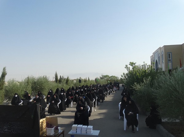 پیاده روی نمادین  اربعین در مدرسه علمیه حضرت زینب(س) یزد انجام شد