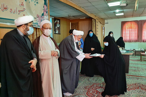 پژوهشگران برتر مدرسه علمیه الزهرا(س) یزد تجلیل شدند