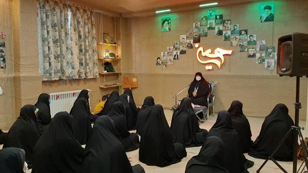 مراسم مهمانی لاله‌ها در مدرسه علمیه حضرت ولی‌عصر(عج) بناب برگزار شد