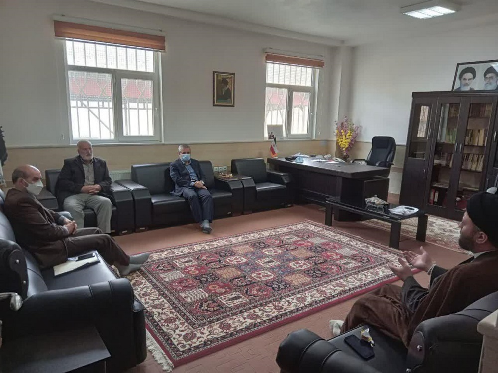 رئیس کل دادگستری استان چهار محال و بختیاری با مدیر حوزه علمیه خواهران استان دیدار و گفتگو کرد