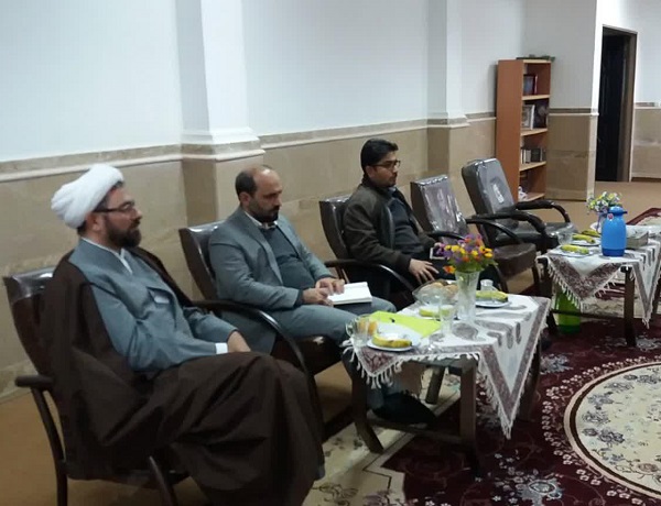  مدیرکل برنامه و بودجه حوزه های علمیه خواهران از مدرسه علمیه حضرت زهرا(س) بروجن بازدید کرد