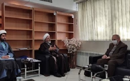 نشست "طراحی نظام تعلیم و تربیت توحیدی" با حضور مدیر حوزه های علمیه خواهران در دفتر نمایندگی تهران برگزار شد