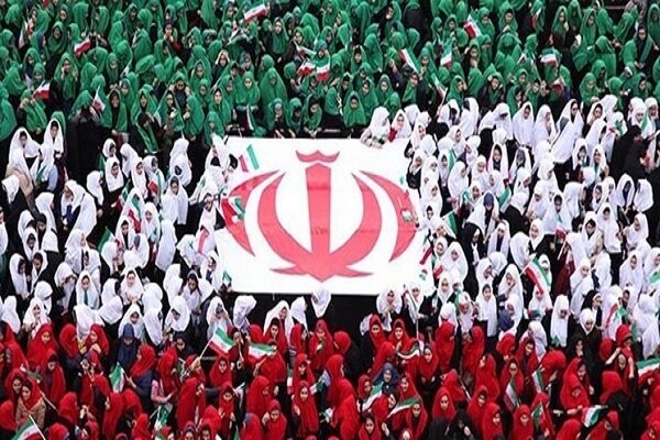 «خودباوری» هدیه انقلاب اسلامی به زنان بود