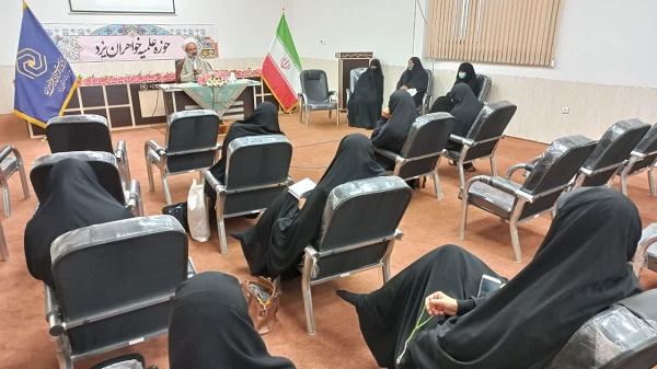 ایده های نوین تبلیغ پذیرش در نشست با مدیران مدارس علمیه خواهران استان یزد بررسی شد