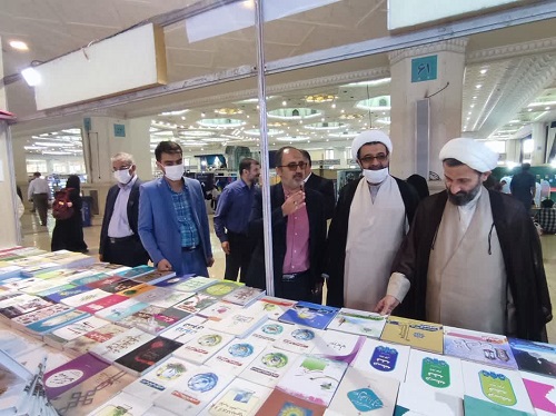 بازدید سرپرست حوزه های علمیه خواهران کشور از سی و سومین نمایشگاه بین المللی کتاب تهران