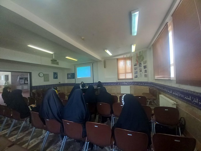 باید بین جلوه‌گری مذموم با جلوه‌گری طبیعی زنانه تفکیک قائل شد